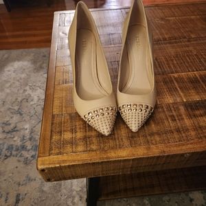 BCBGeneration,  size 6 pumps
